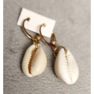 Goldtone Cowrie Shell Dangle‎ Earrings with Leverback Closure New Beach Jewelry